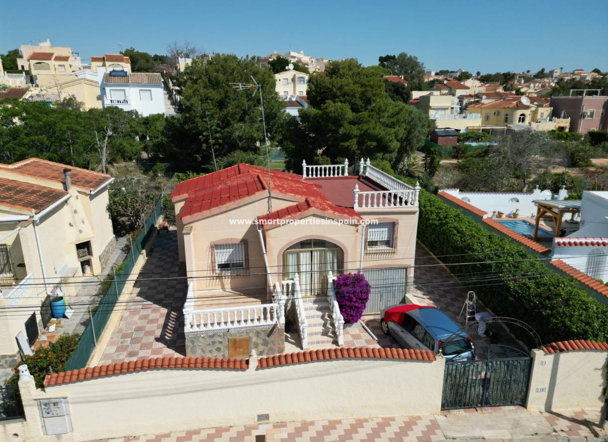 Reventa - Chalet Independiente - La Marina - Urbanización La Marina