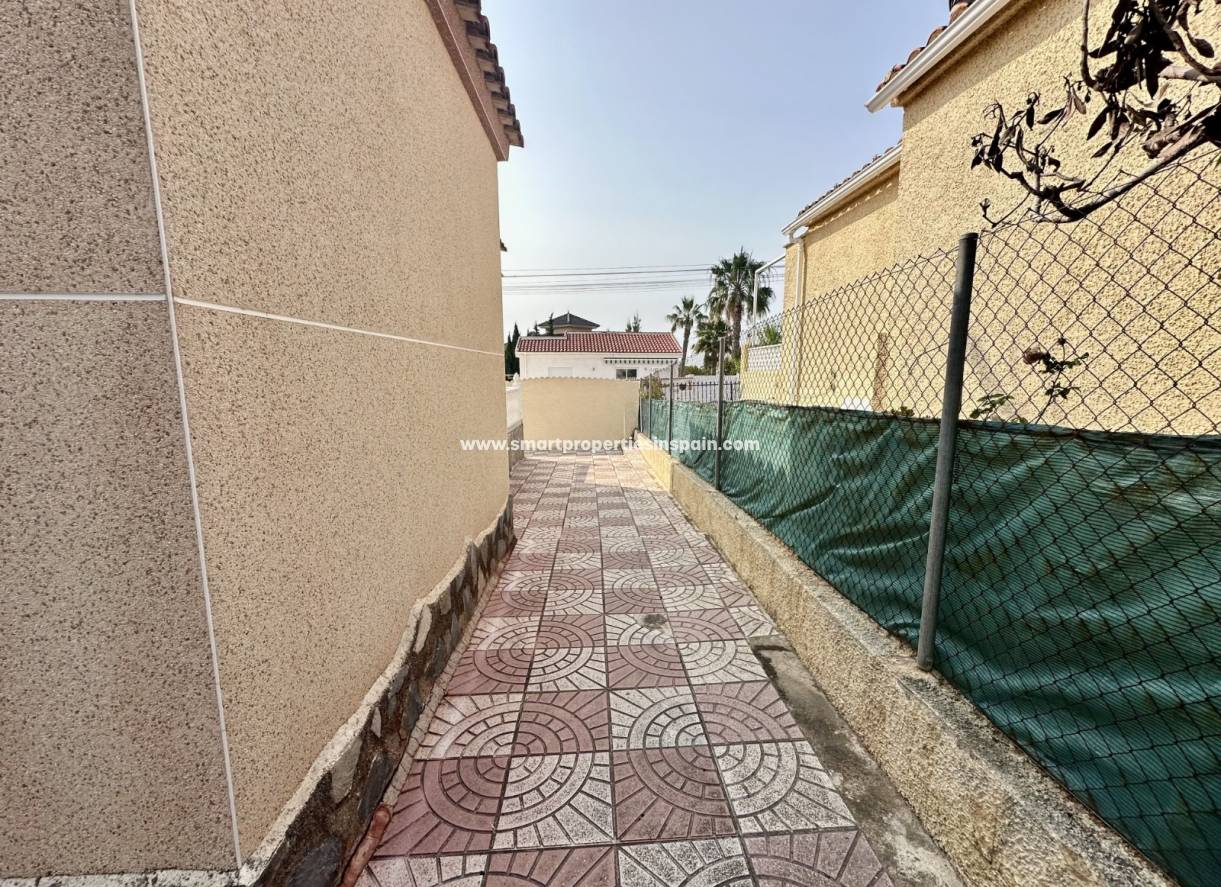 Reventa - Chalet Independiente - La Marina - Urbanización La Marina