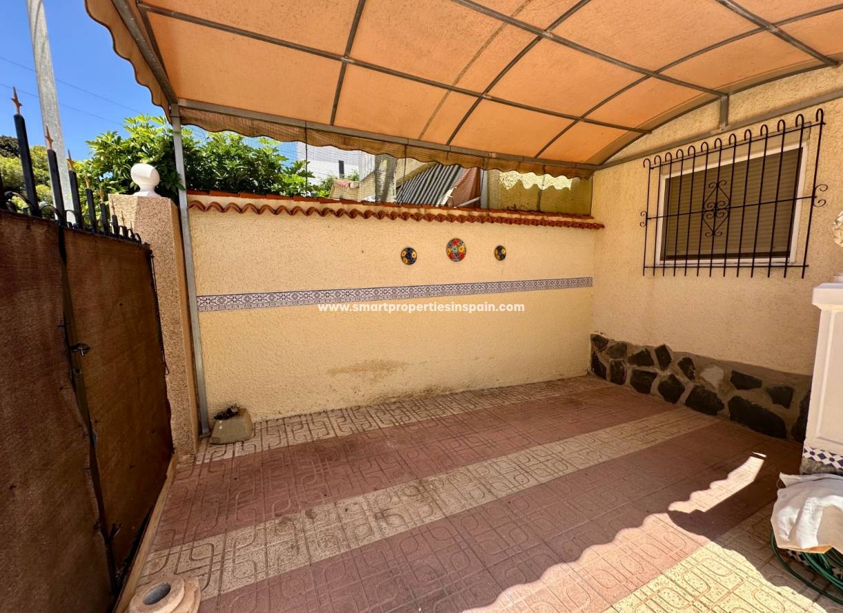 Reventa - Chalet Independiente - La Marina - Urbanización La Marina