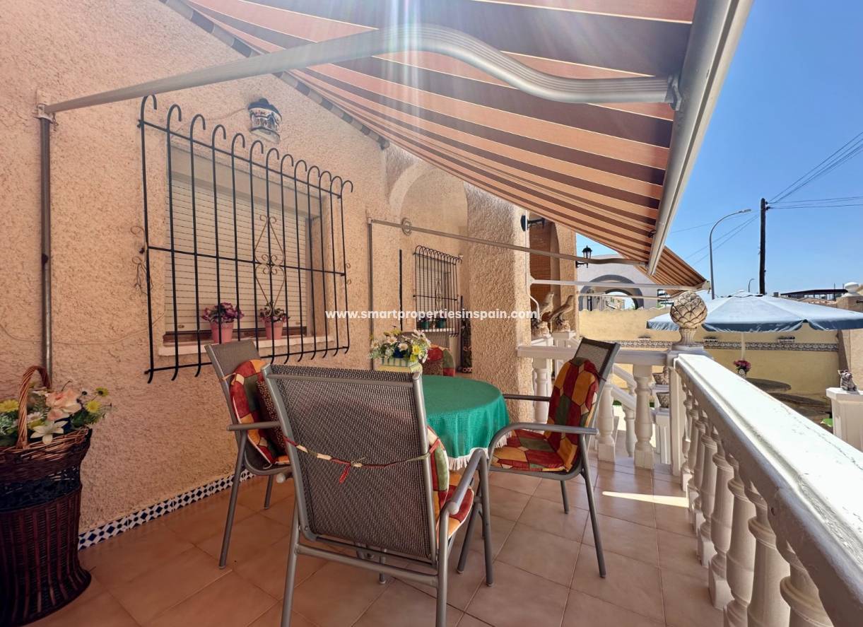 Reventa - Chalet Independiente - La Marina - Urbanización La Marina