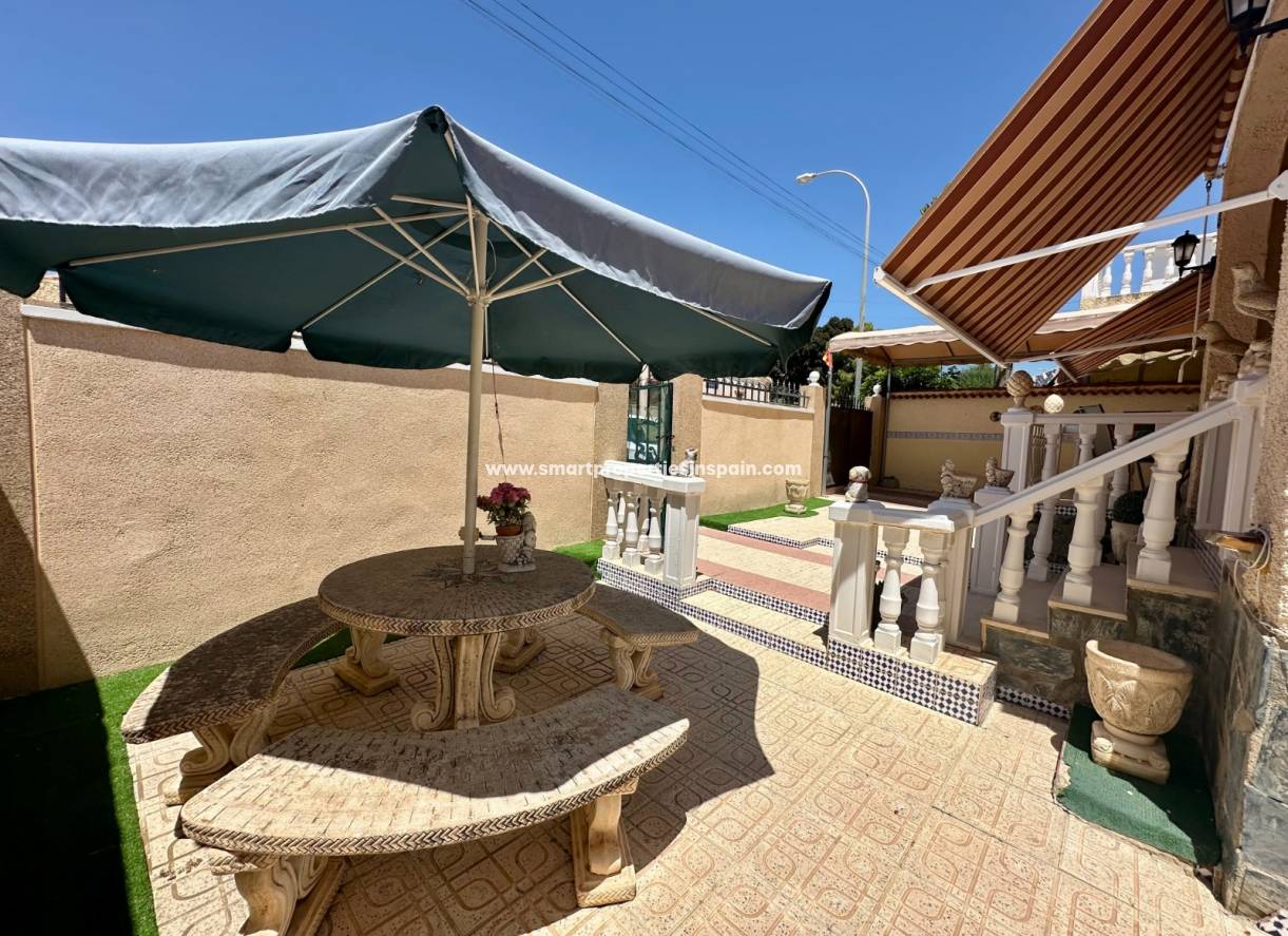 Reventa - Chalet Independiente - La Marina - Urbanización La Marina