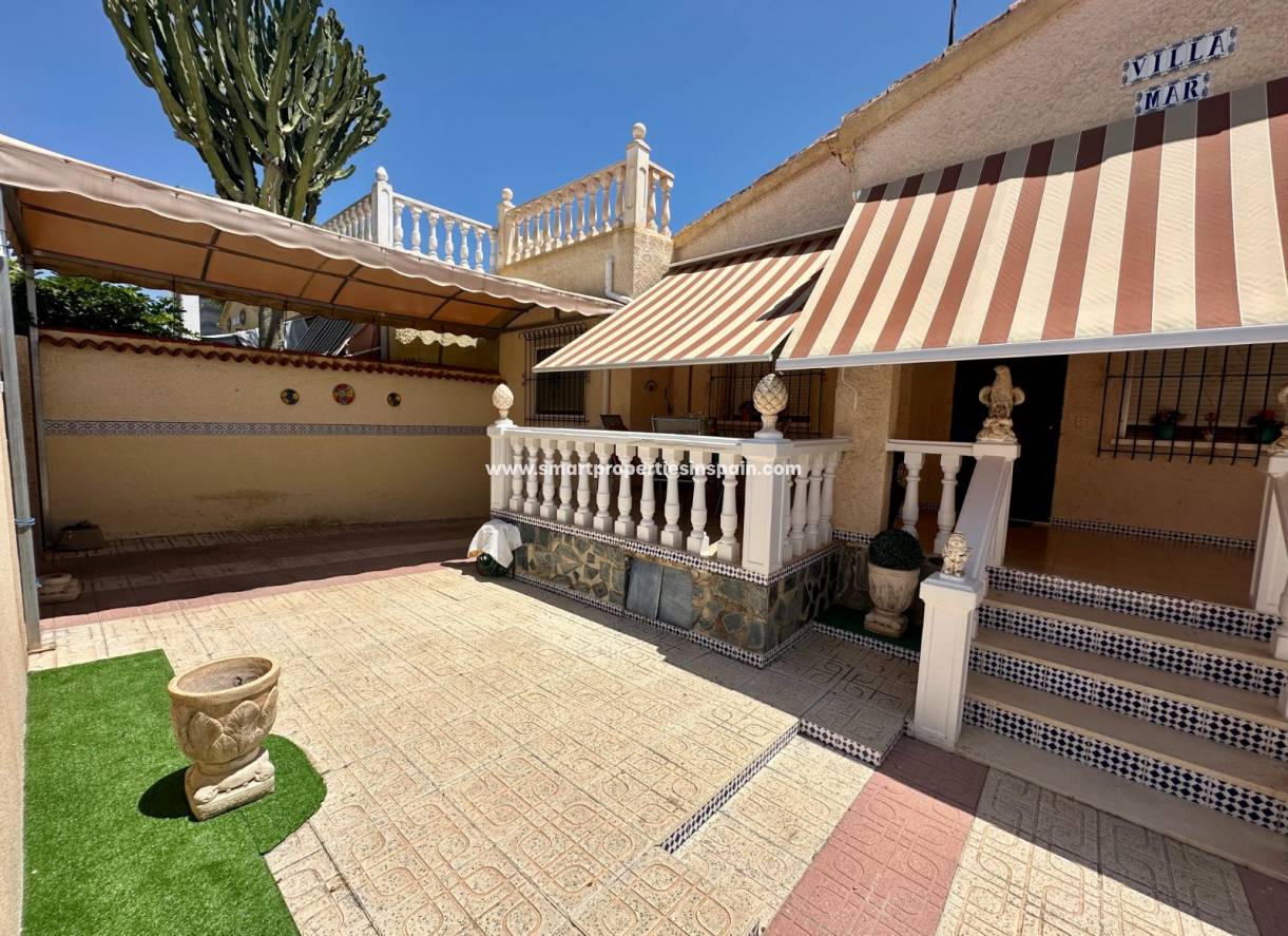 Reventa - Chalet Independiente - La Marina - Urbanización La Marina