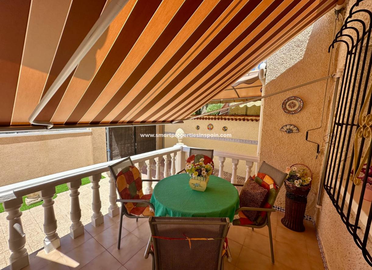 Reventa - Chalet Independiente - La Marina - Urbanización La Marina