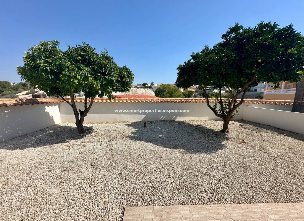 Reventa - Chalet Independiente - La Marina - Urbanización La Marina