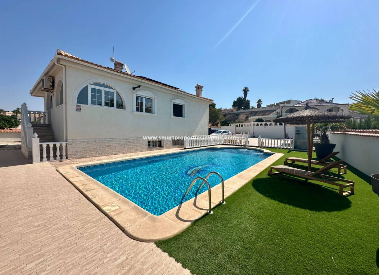 Reventa - Chalet Independiente - La Marina - Urbanización La Marina