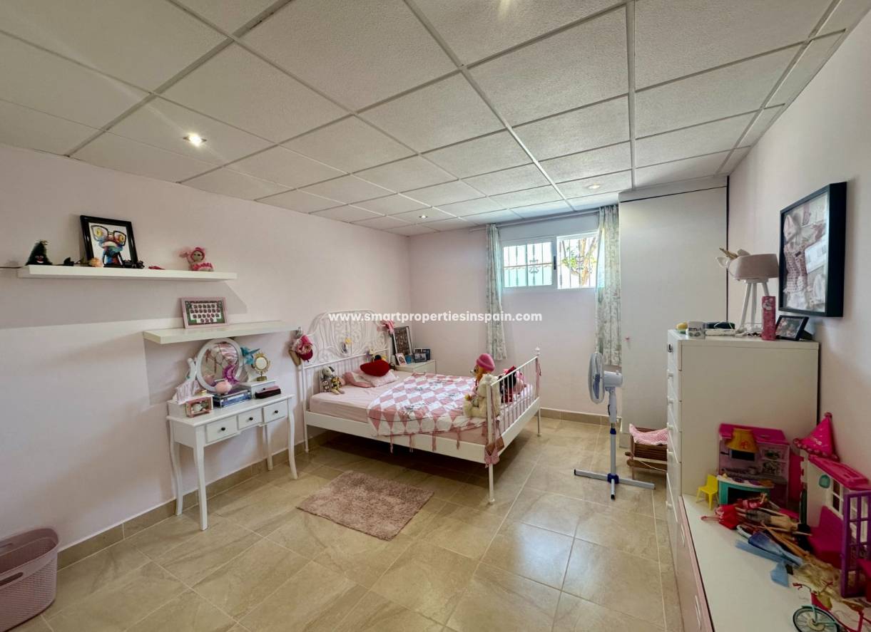 Reventa - Chalet Independiente - La Marina - Urbanización La Marina