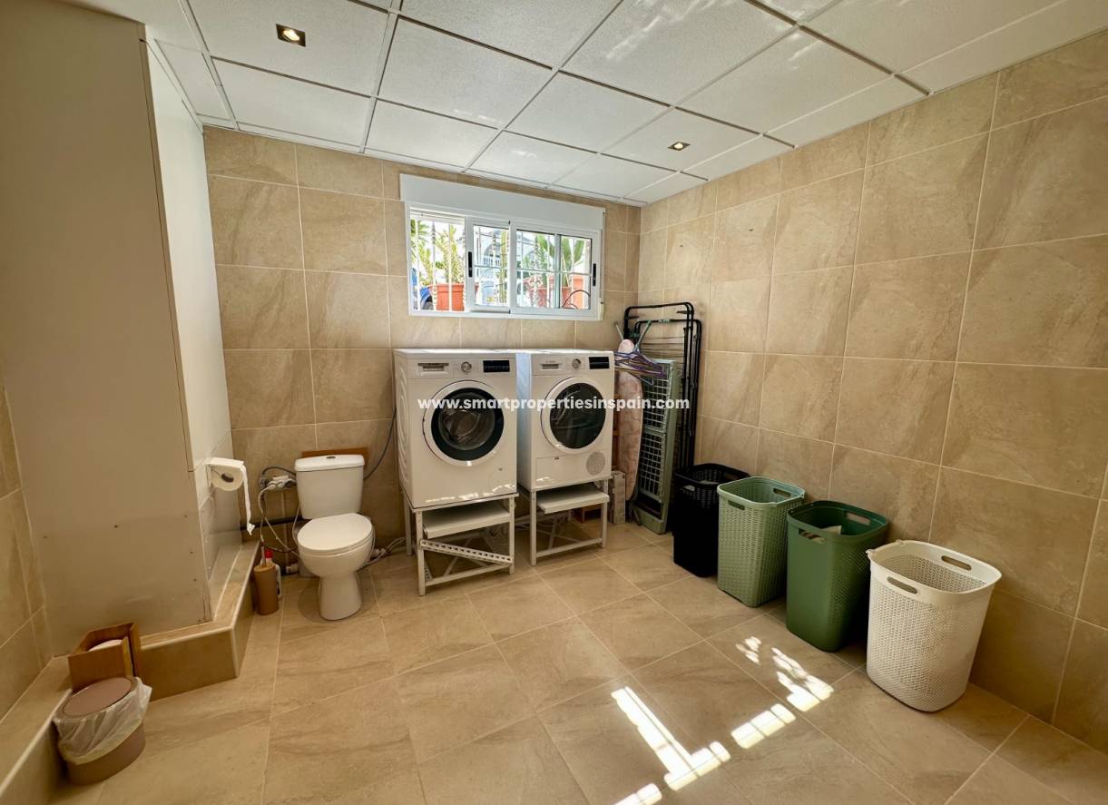 Reventa - Chalet Independiente - La Marina - Urbanización La Marina