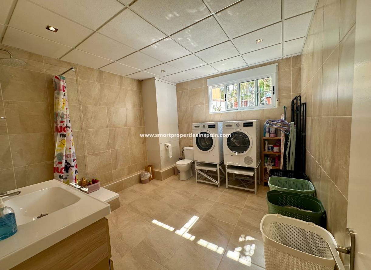 Reventa - Chalet Independiente - La Marina - Urbanización La Marina