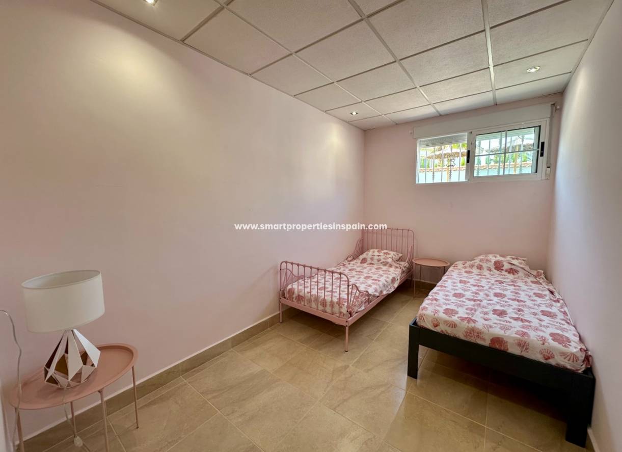 Reventa - Chalet Independiente - La Marina - Urbanización La Marina