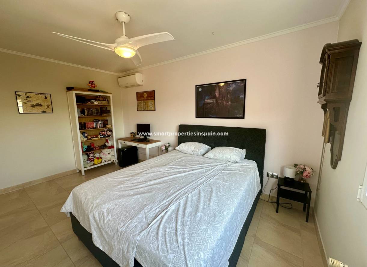 Reventa - Chalet Independiente - La Marina - Urbanización La Marina