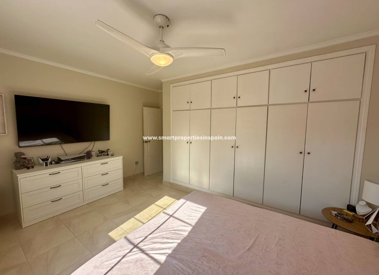 Reventa - Chalet Independiente - La Marina - Urbanización La Marina