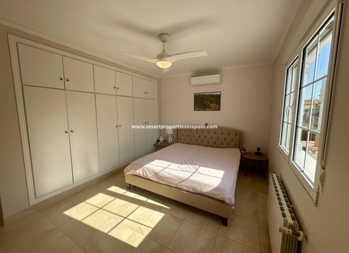 Reventa - Chalet Independiente - La Marina - Urbanización La Marina