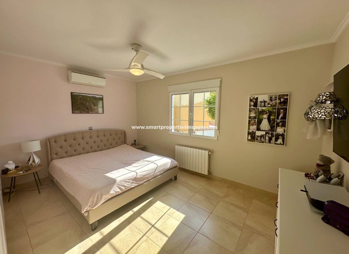 Reventa - Chalet Independiente - La Marina - Urbanización La Marina