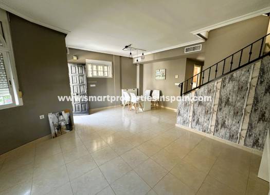 Reventa - Chalet Independiente - La Marina - Urbanización La Marina