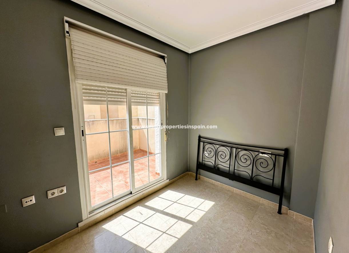 Reventa - Chalet Independiente - La Marina - Urbanización La Marina