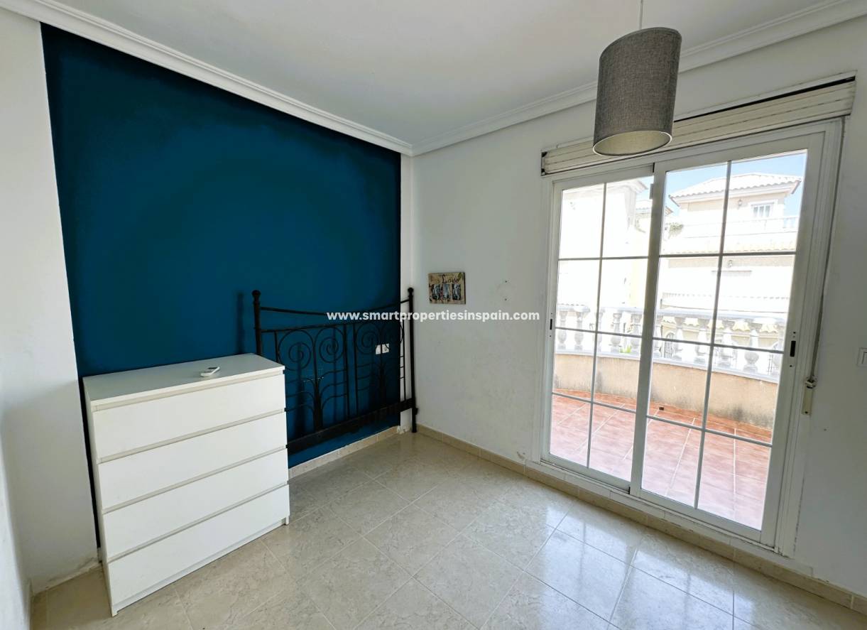 Reventa - Chalet Independiente - La Marina - Urbanización La Marina