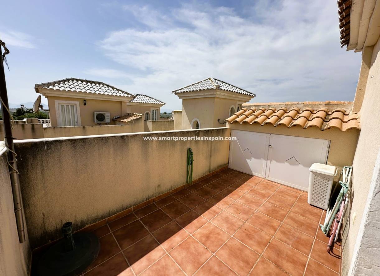 Reventa - Chalet Independiente - La Marina - Urbanización La Marina