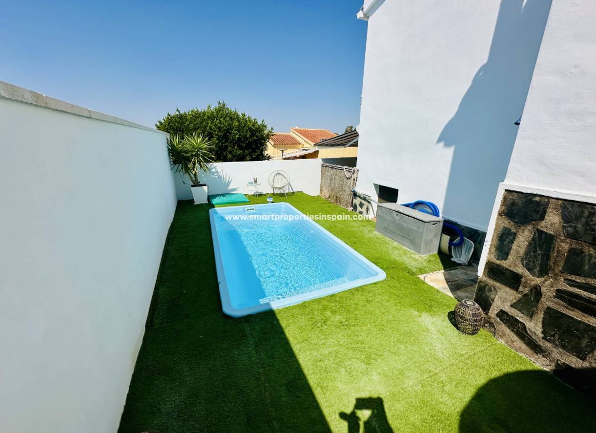 Reventa - Chalet Independiente - La Marina - Urbanización La Marina