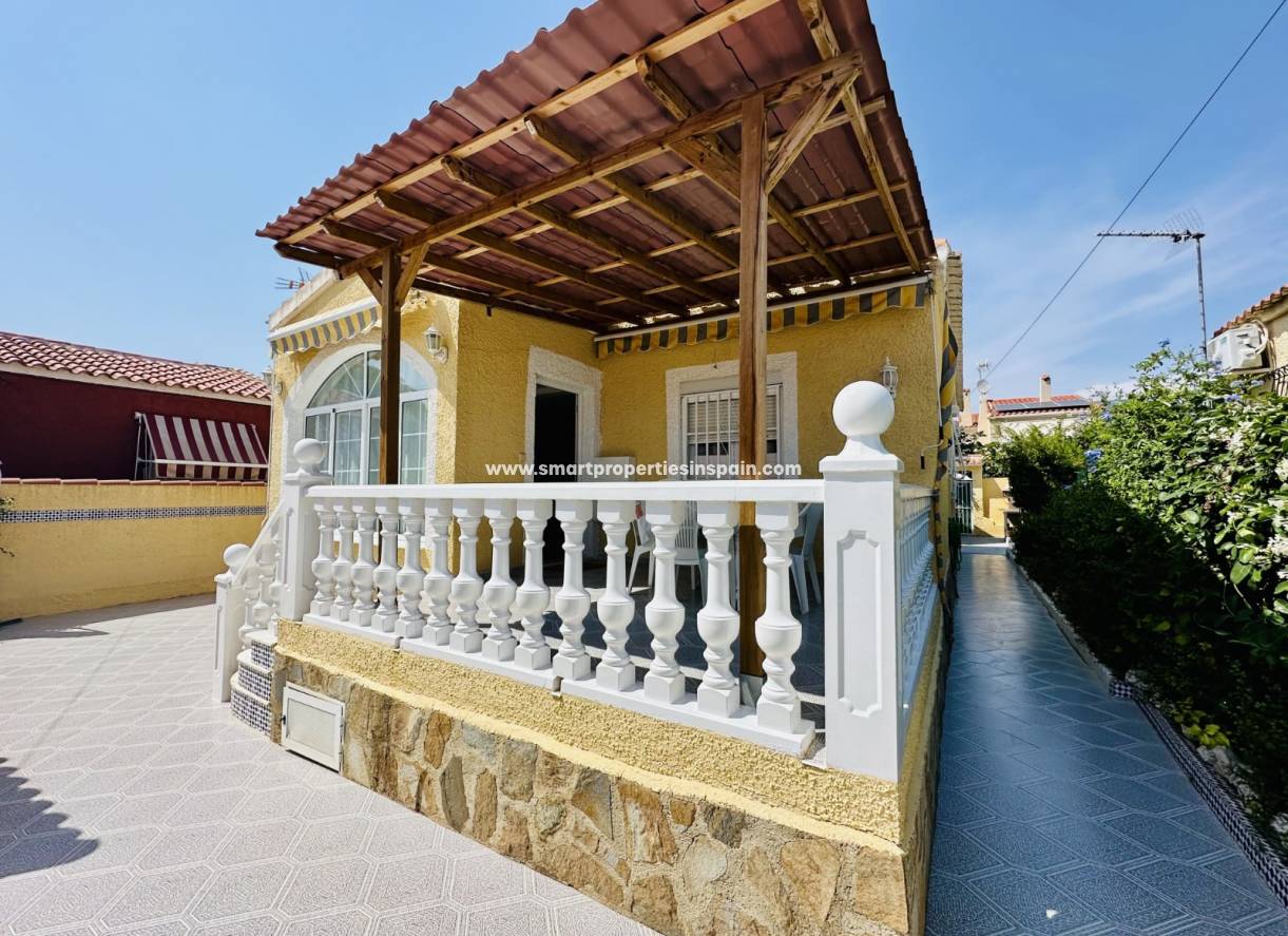 Reventa - Chalet Independiente - La Marina - Urbanización La Marina