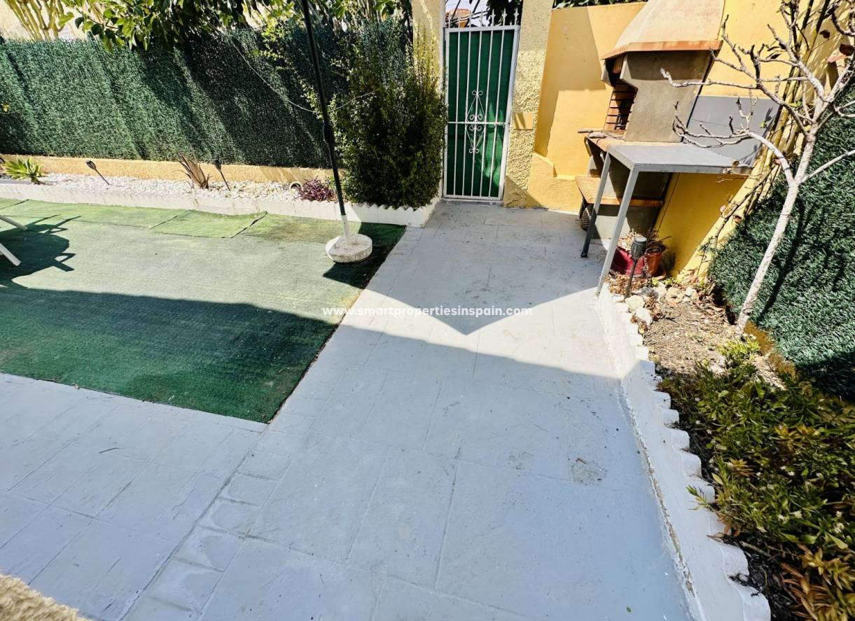 Reventa - Chalet Independiente - La Marina - Urbanización La Marina