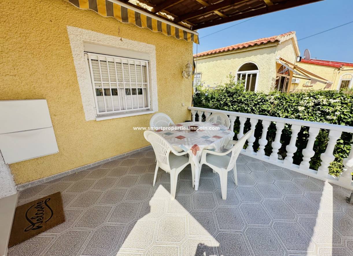Reventa - Chalet Independiente - La Marina - Urbanización La Marina