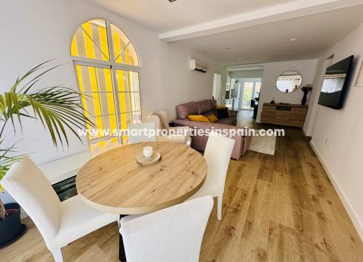 Reventa - Chalet Independiente - La Marina - Urbanización La Marina