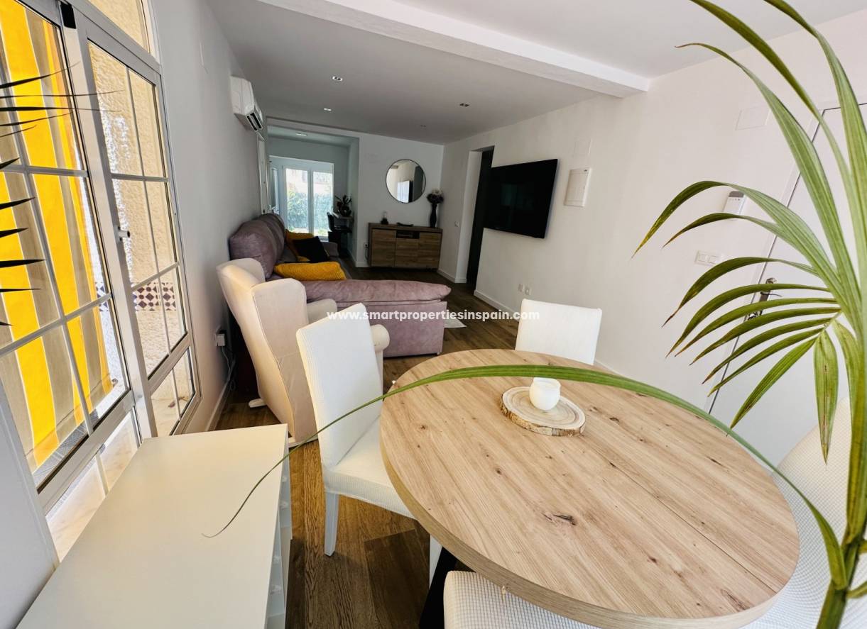 Reventa - Chalet Independiente - La Marina - Urbanización La Marina