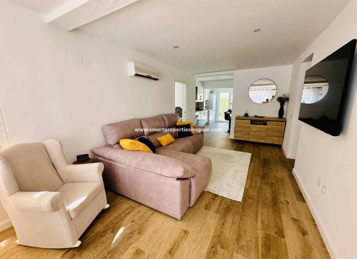 Reventa - Chalet Independiente - La Marina - Urbanización La Marina