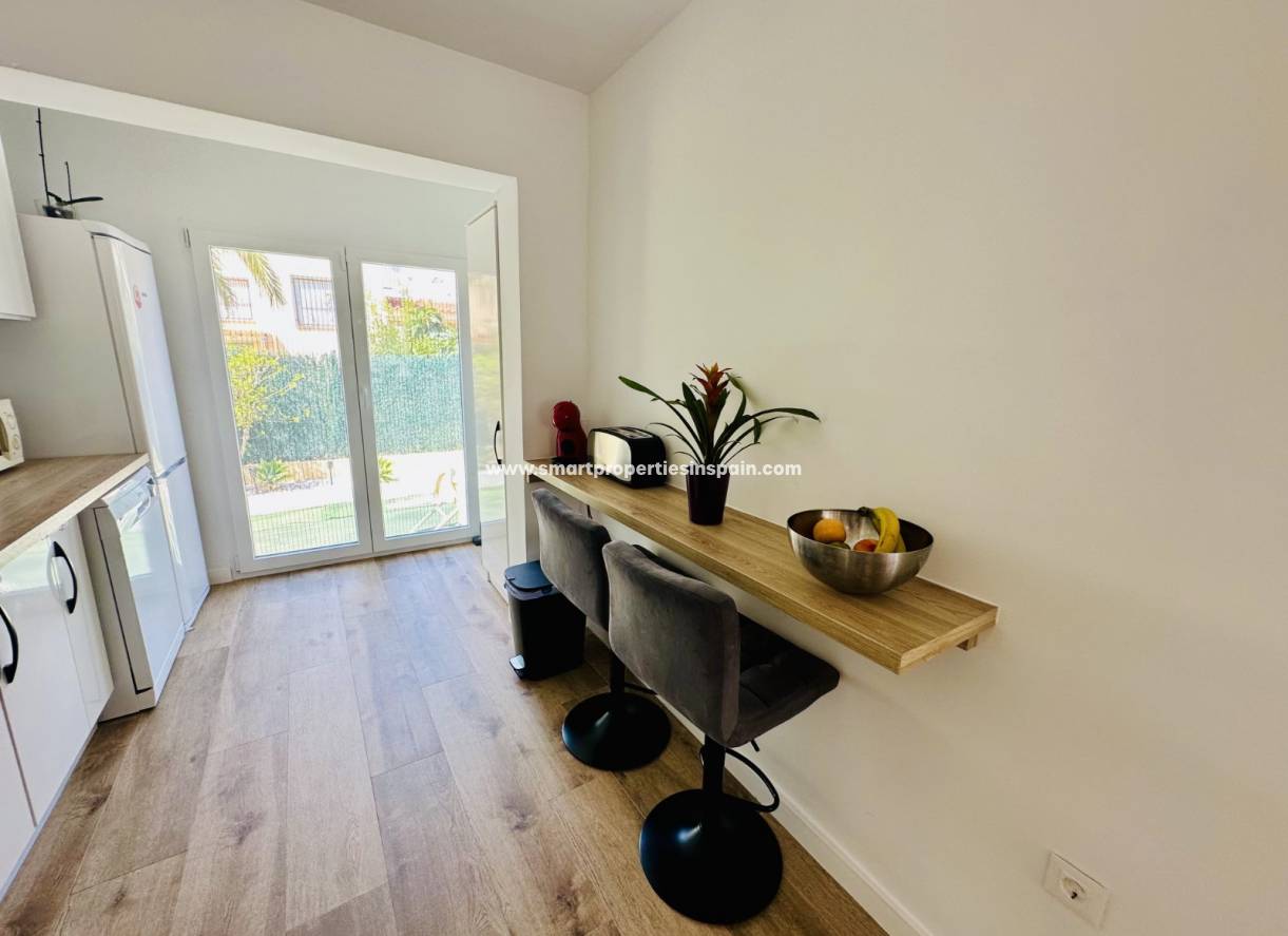 Reventa - Chalet Independiente - La Marina - Urbanización La Marina