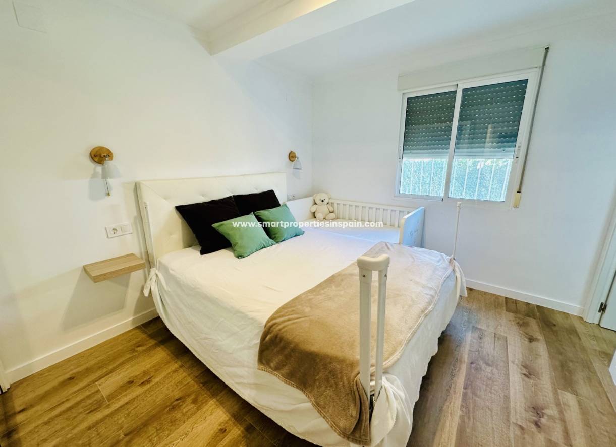Reventa - Chalet Independiente - La Marina - Urbanización La Marina