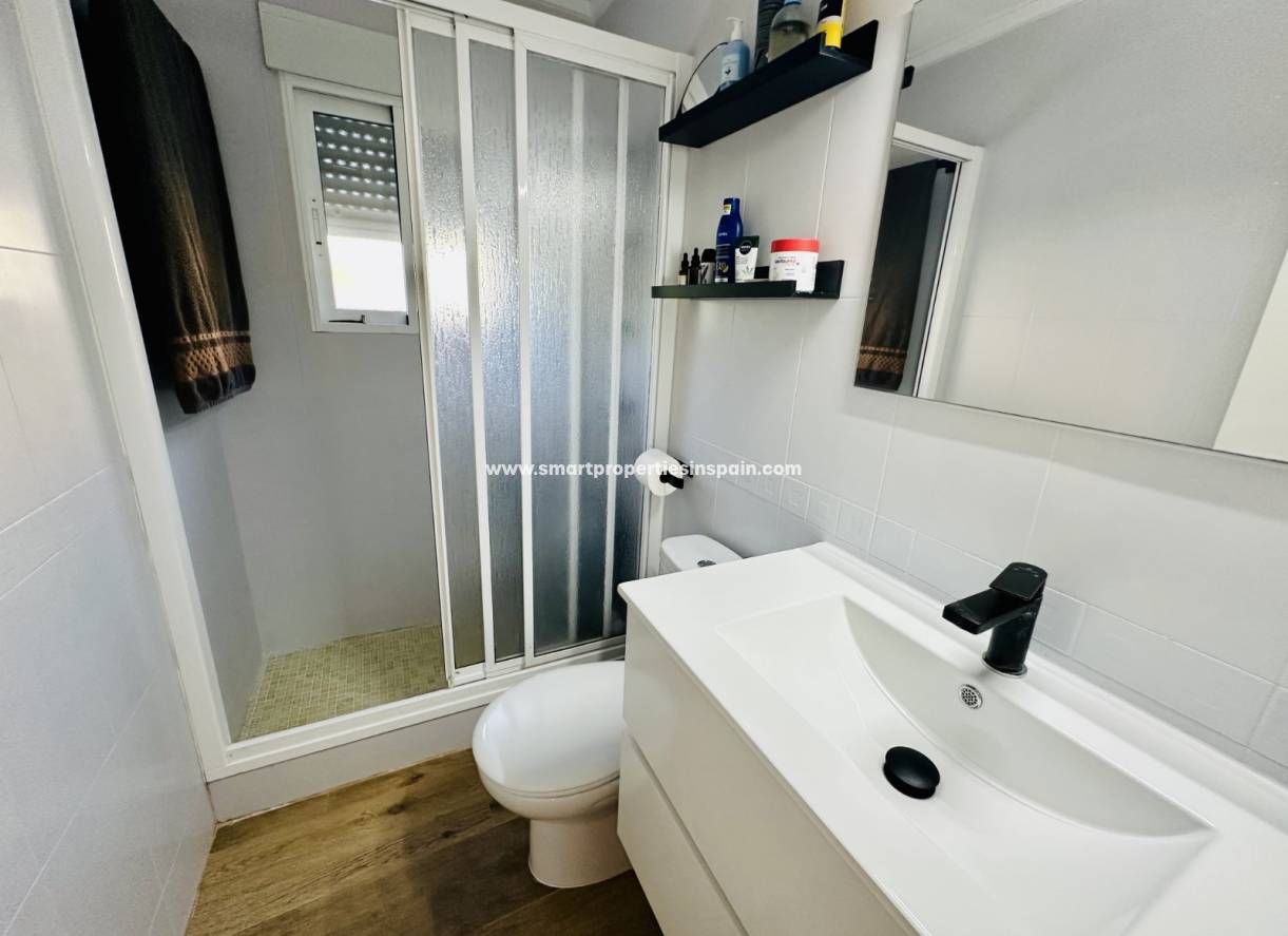 Reventa - Chalet Independiente - La Marina - Urbanización La Marina