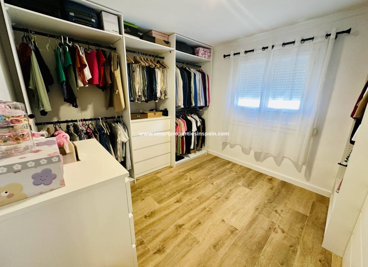 Reventa - Chalet Independiente - La Marina - Urbanización La Marina