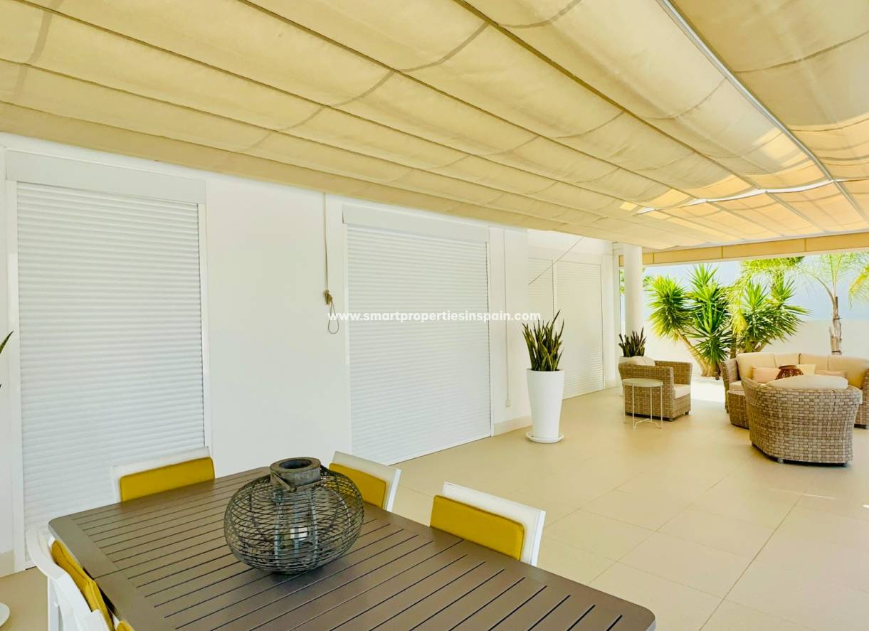 Reventa - Chalet Independiente - La Marina - Urbanización La Marina