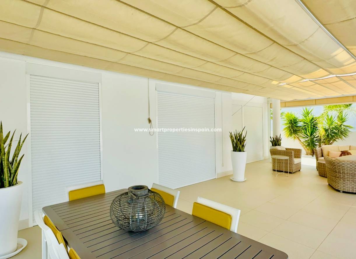 Reventa - Chalet Independiente - La Marina - Urbanización La Marina