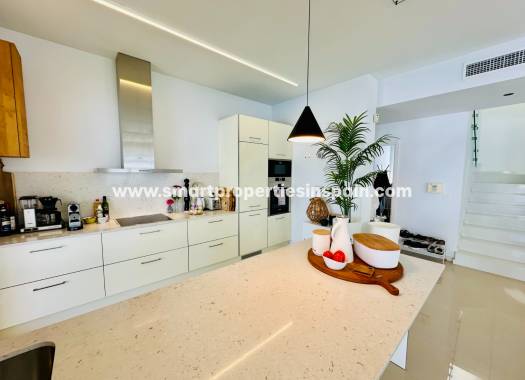 Reventa - Chalet Independiente - La Marina - Urbanización La Marina