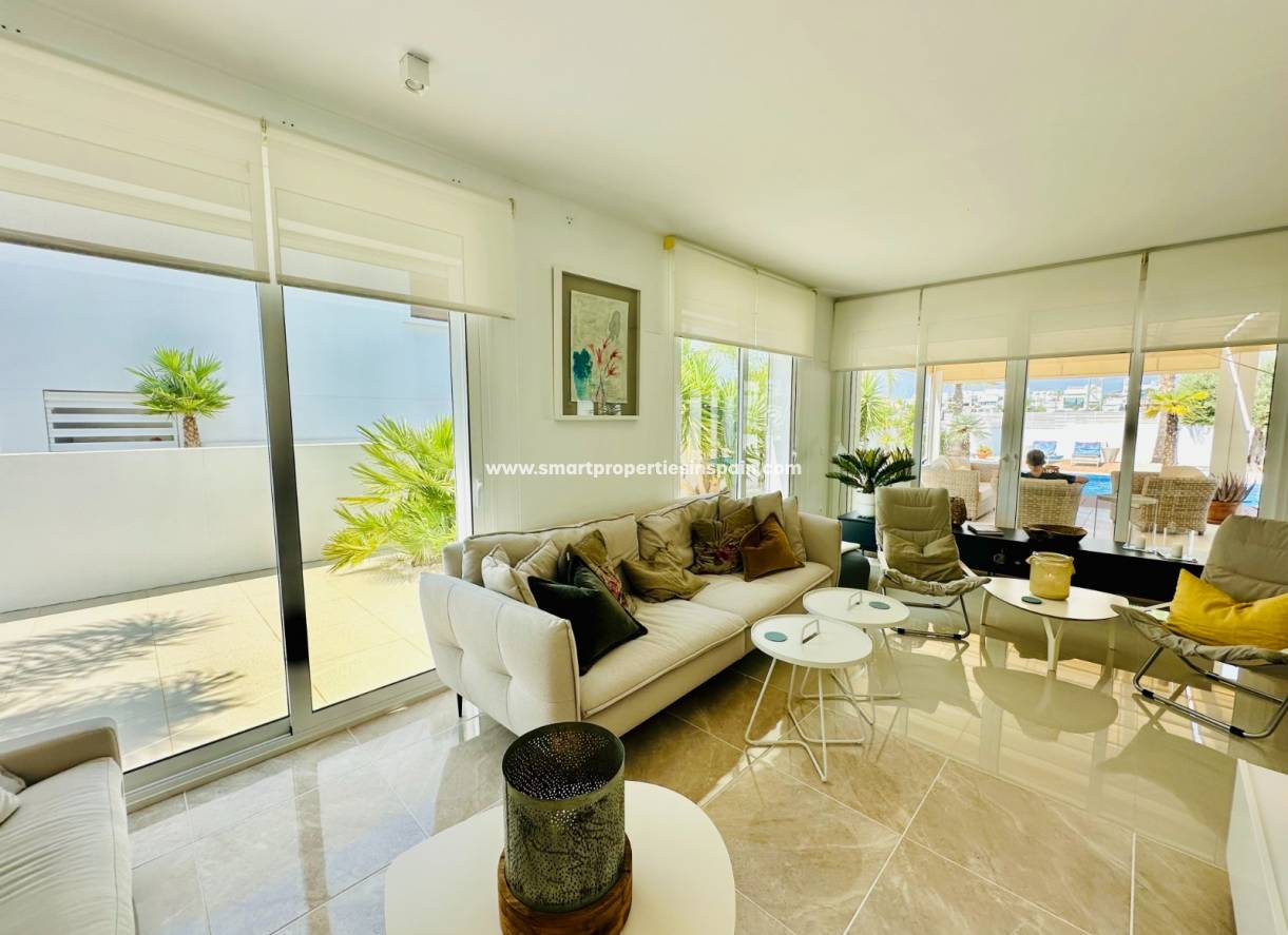 Reventa - Chalet Independiente - La Marina - Urbanización La Marina