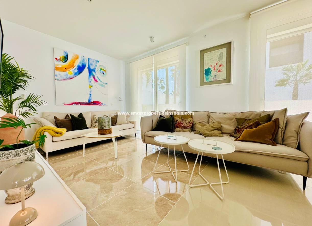 Reventa - Chalet Independiente - La Marina - Urbanización La Marina