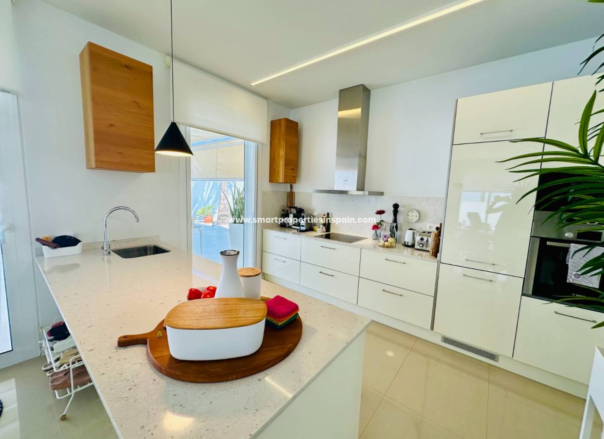 Reventa - Chalet Independiente - La Marina - Urbanización La Marina
