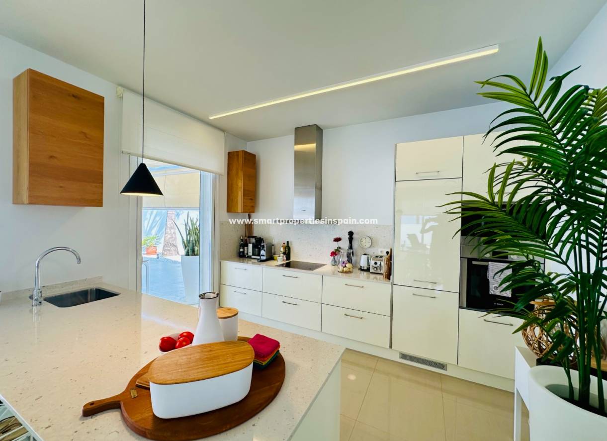 Reventa - Chalet Independiente - La Marina - Urbanización La Marina