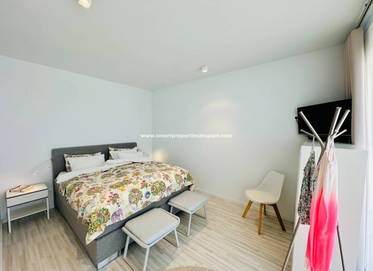 Reventa - Chalet Independiente - La Marina - Urbanización La Marina