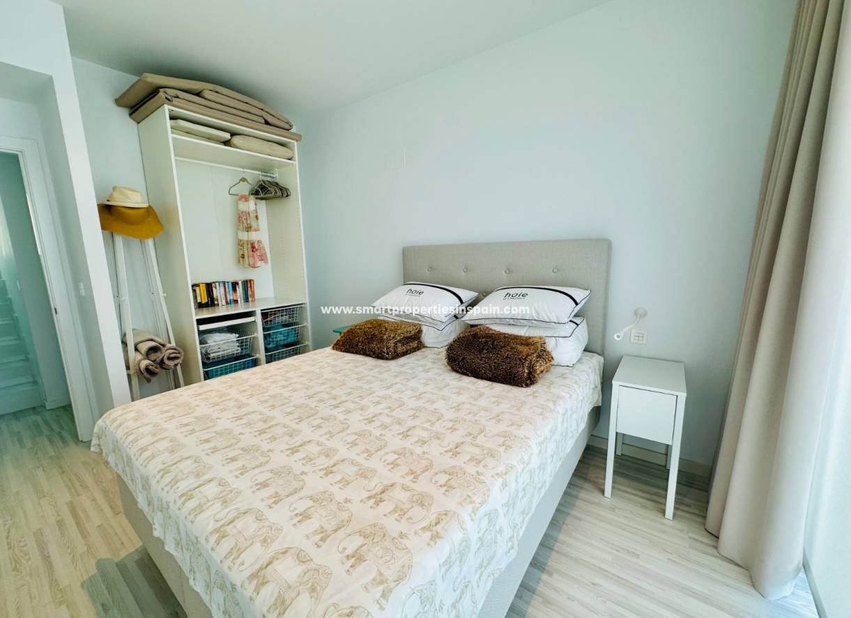 Reventa - Chalet Independiente - La Marina - Urbanización La Marina