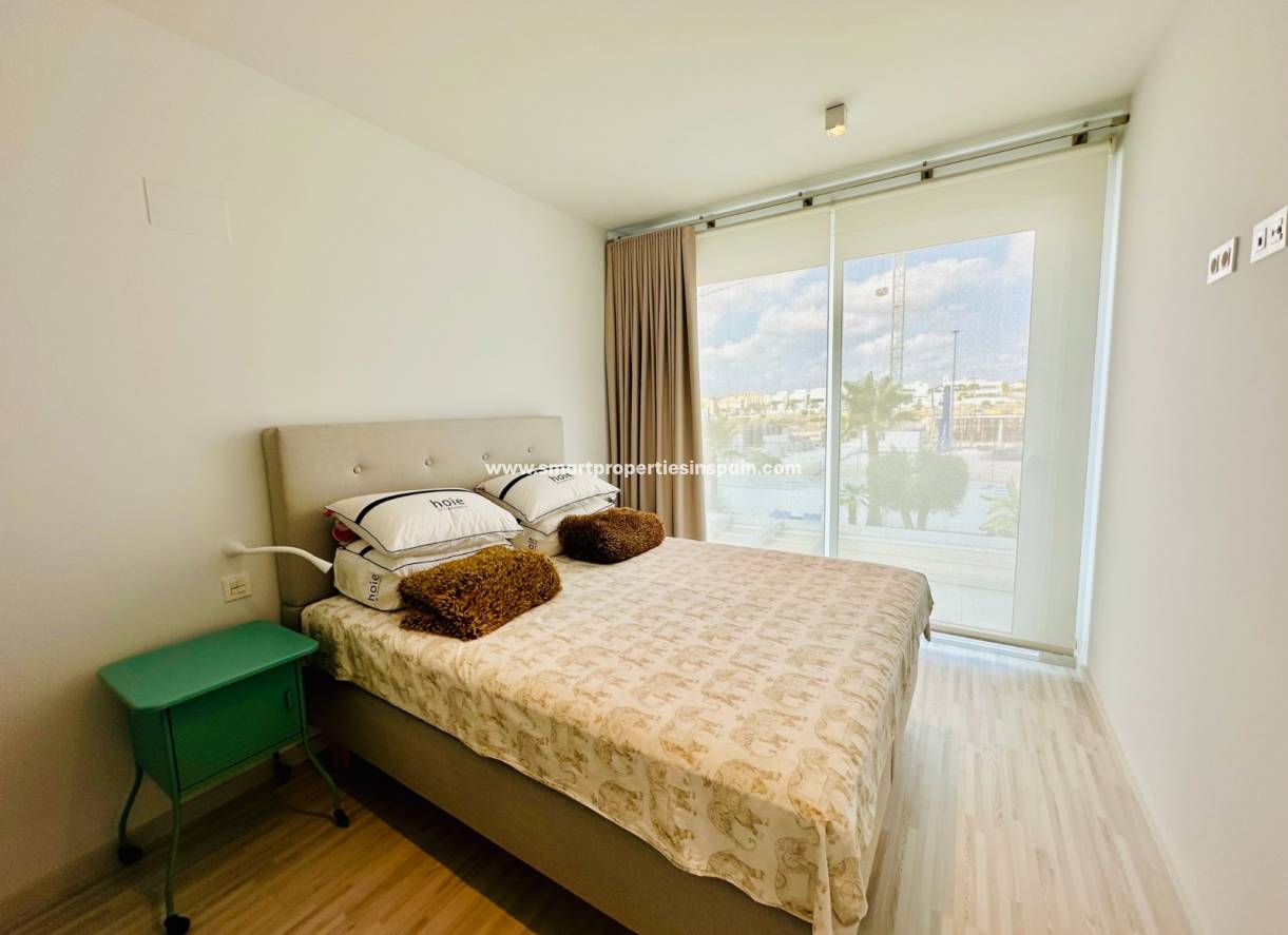 Reventa - Chalet Independiente - La Marina - Urbanización La Marina