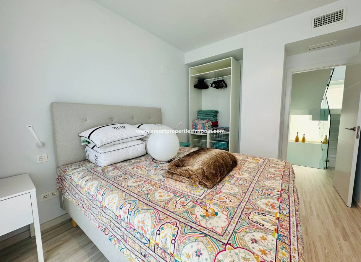 Reventa - Chalet Independiente - La Marina - Urbanización La Marina