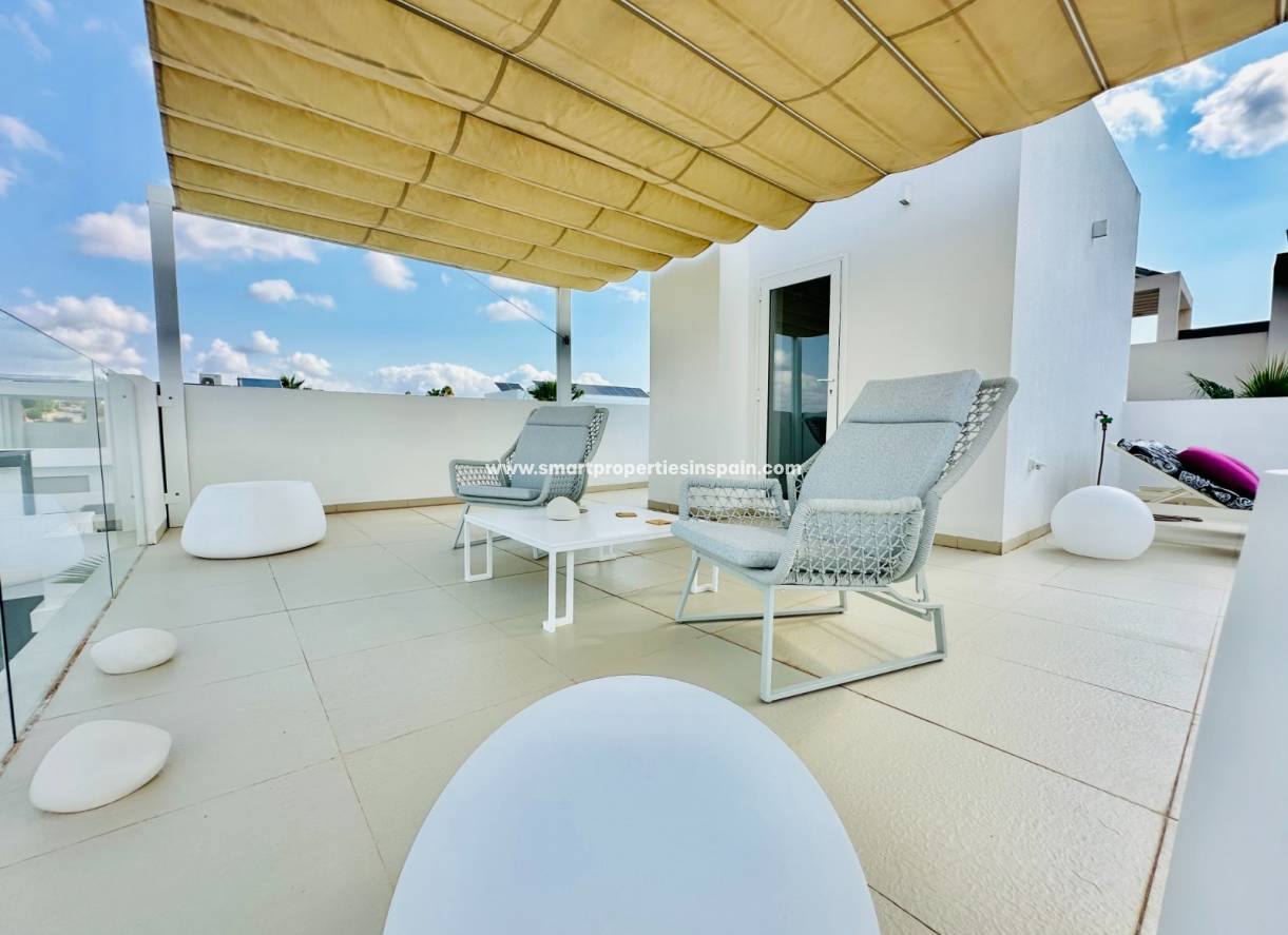 Reventa - Chalet Independiente - La Marina - Urbanización La Marina