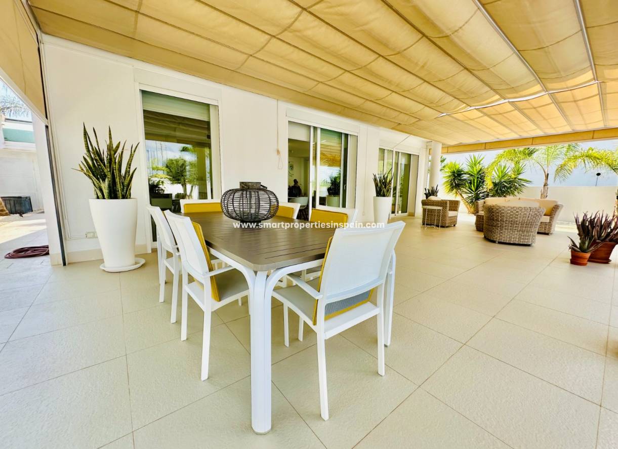 Reventa - Chalet Independiente - La Marina - Urbanización La Marina