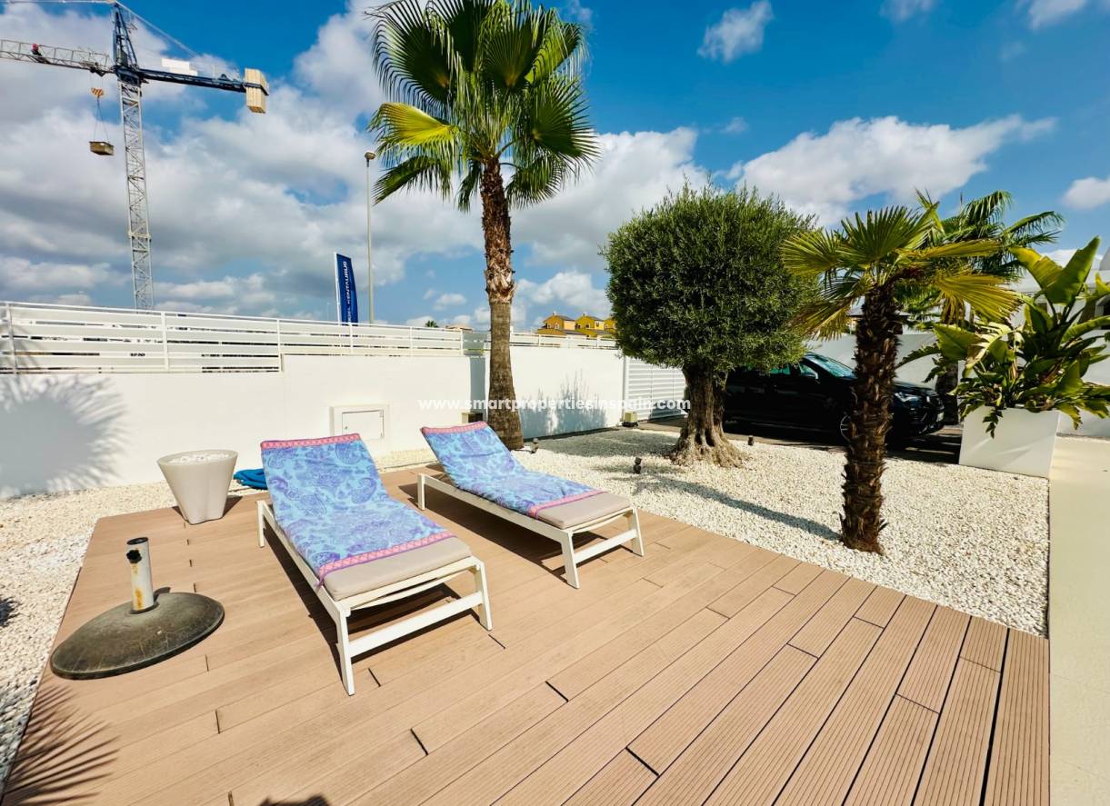 Reventa - Chalet Independiente - La Marina - Urbanización La Marina