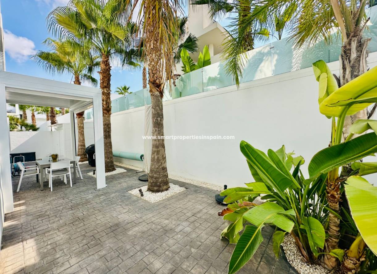Reventa - Chalet Independiente - La Marina - Urbanización La Marina