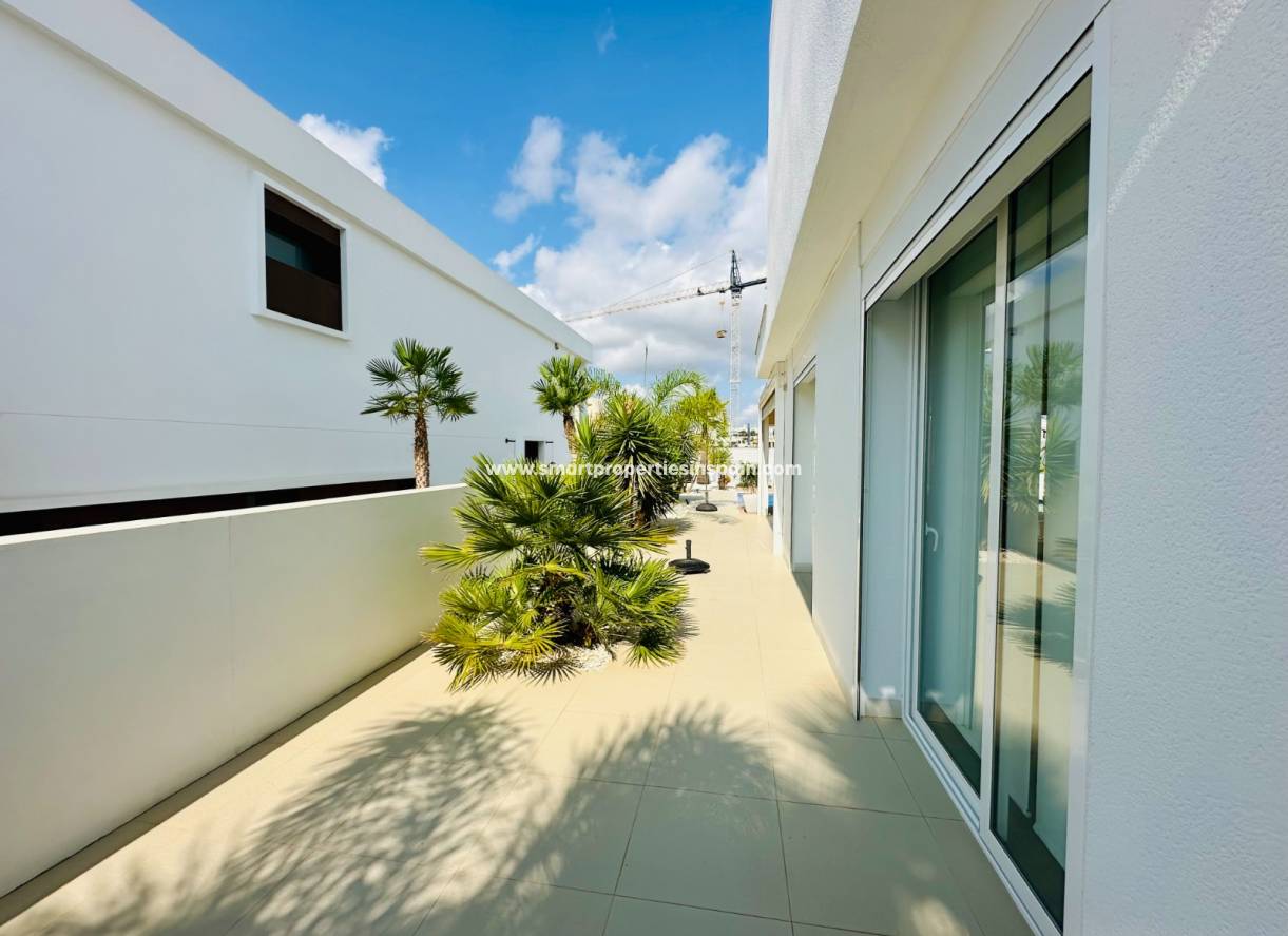 Reventa - Chalet Independiente - La Marina - Urbanización La Marina