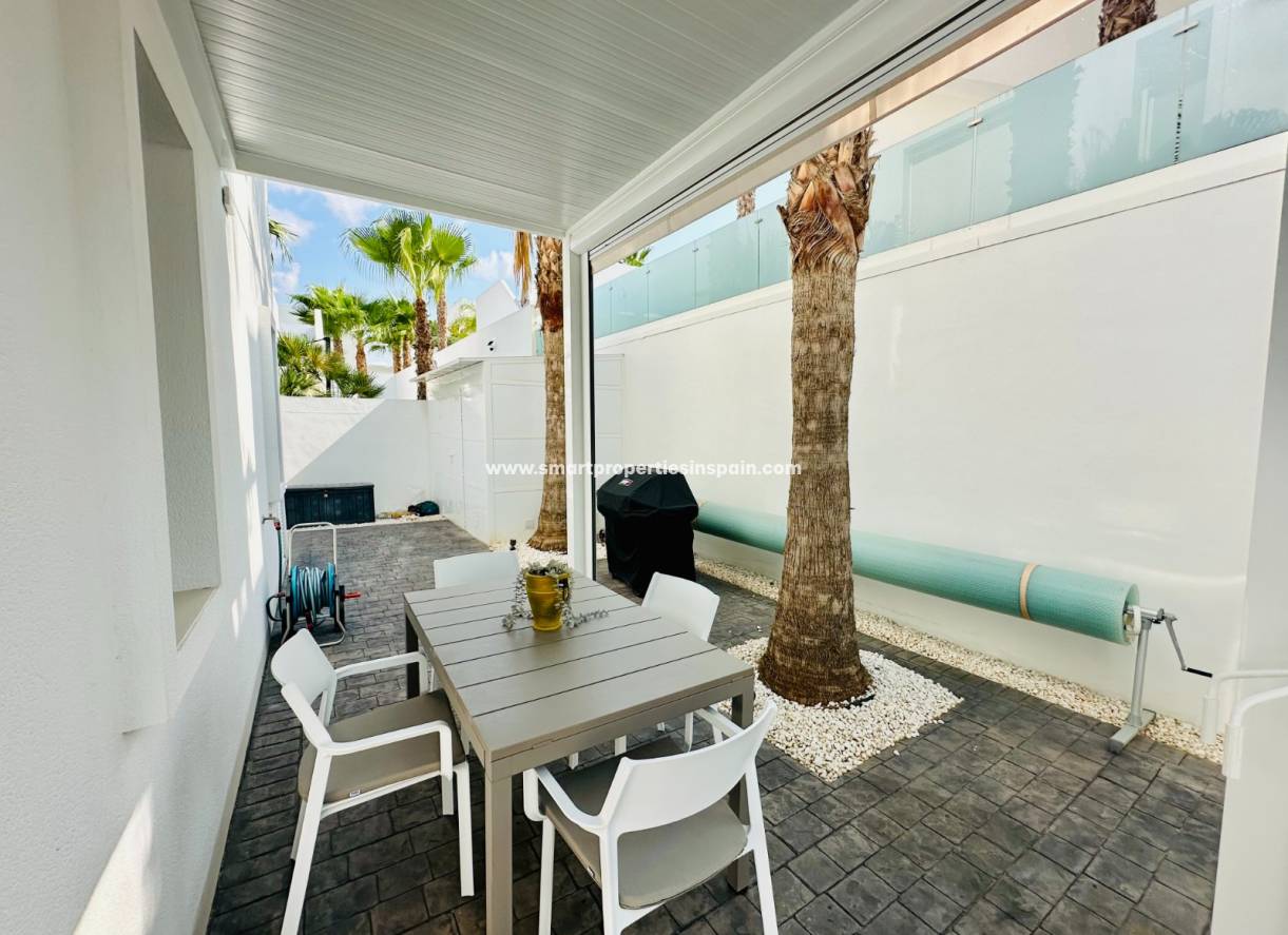 Reventa - Chalet Independiente - La Marina - Urbanización La Marina