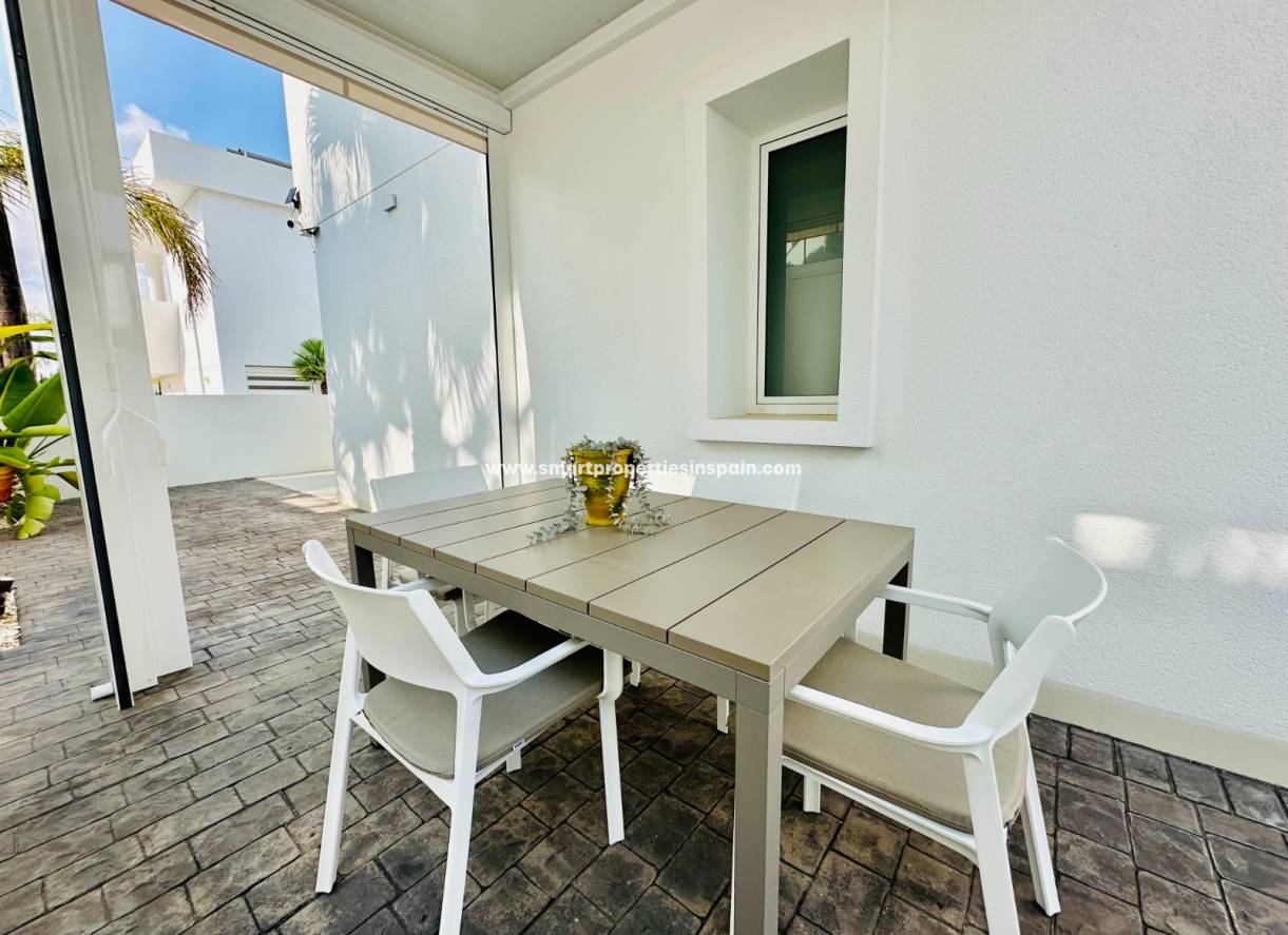 Reventa - Chalet Independiente - La Marina - Urbanización La Marina